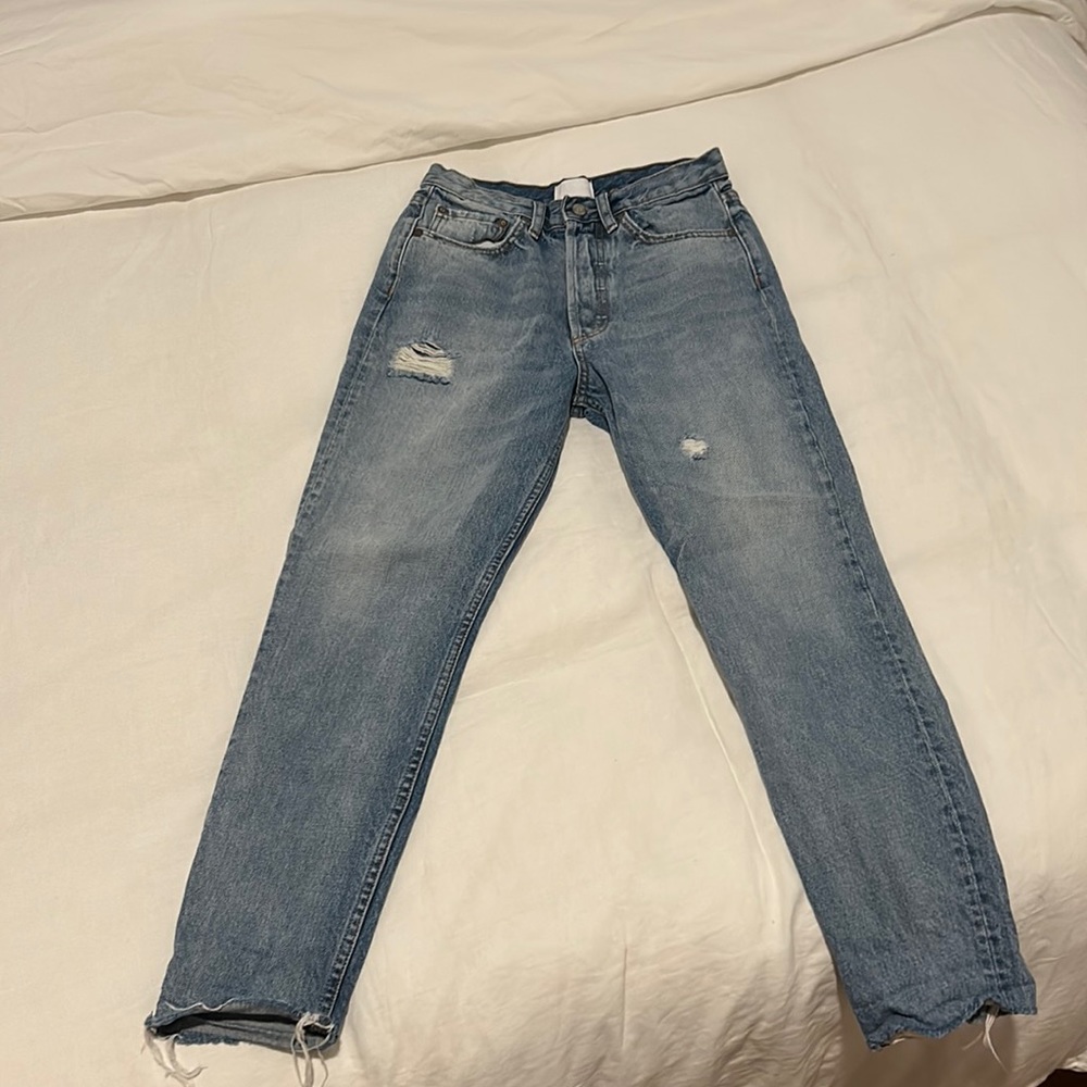 Boyish ripped jean
